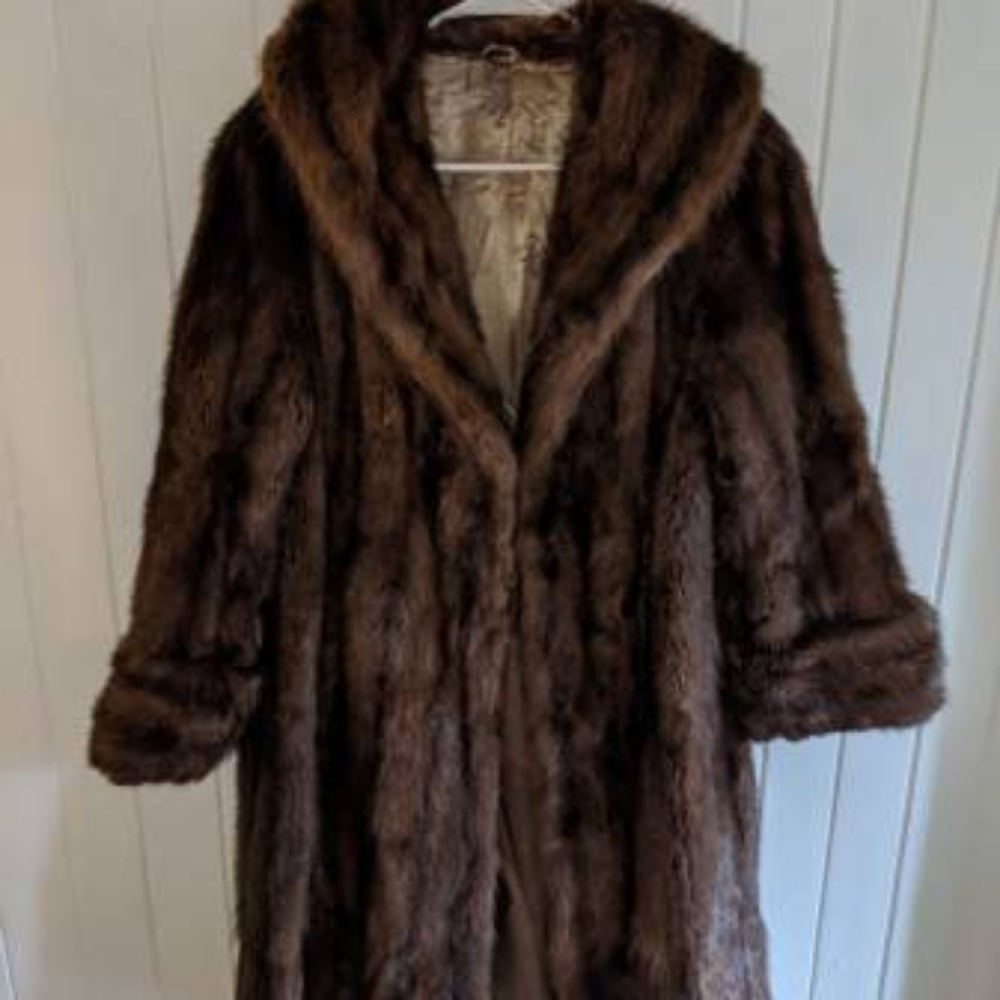 Long Vintage Fur Coat L-XL - Beaver